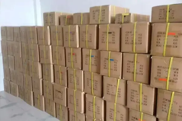 Packaging and shipping: custom packing and reliable logistics