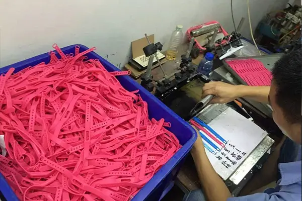 Printing: silkscreen or pad printing for durable logo on silicone cup